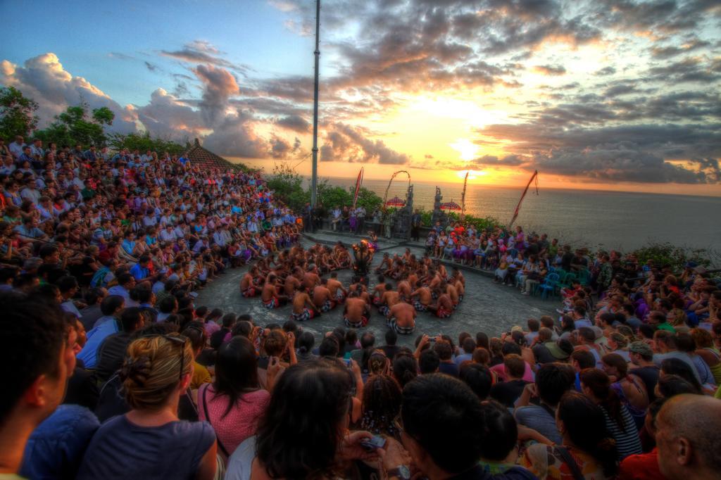 Tregge Surf Camp Uluwatu Hotel Exterior photo